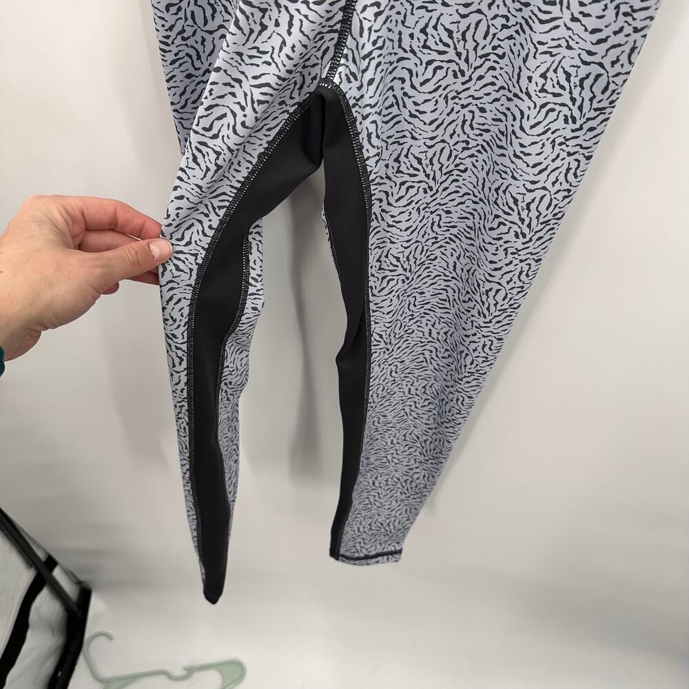ALL FENIX NWT Powder Cheetah 7/8 Leggings in Blue // XS - Picture 4 of 7